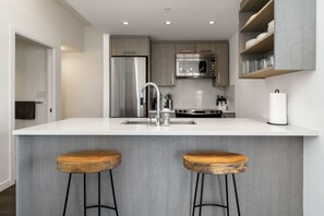 Micro-ondas, fogão, cooktop, lava-louças