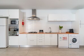 Fridge, microwave, oven, cookware/dishes/utensils