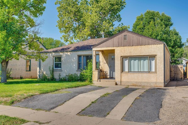 Interior - Walk to St. Mary-corwin: Home Base in Pueblo (Pueblo)