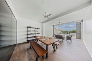 تناول الطعام بالخارج