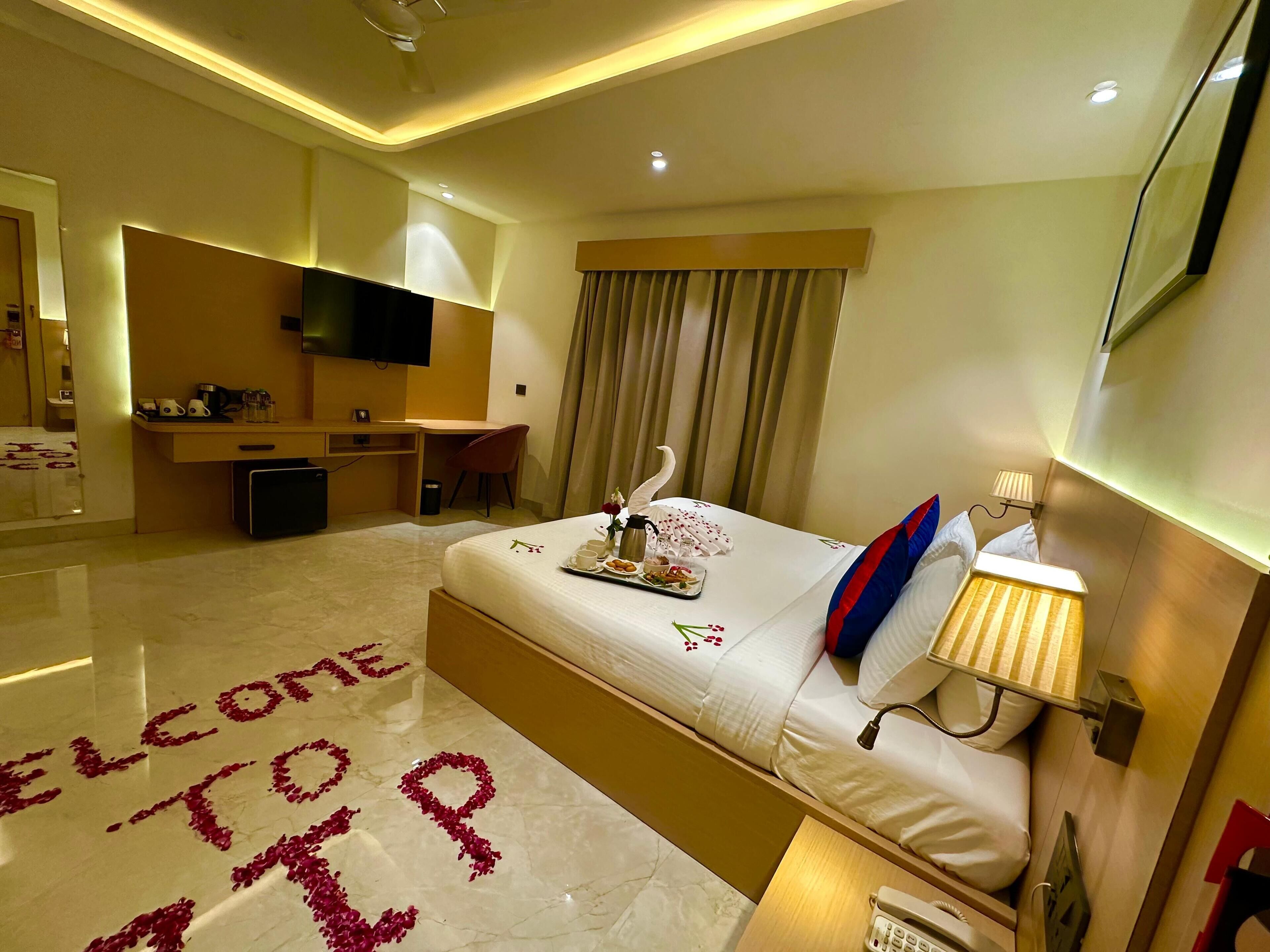 Premium Room | Premium bedding, in-room safe, desk, blackout curtains