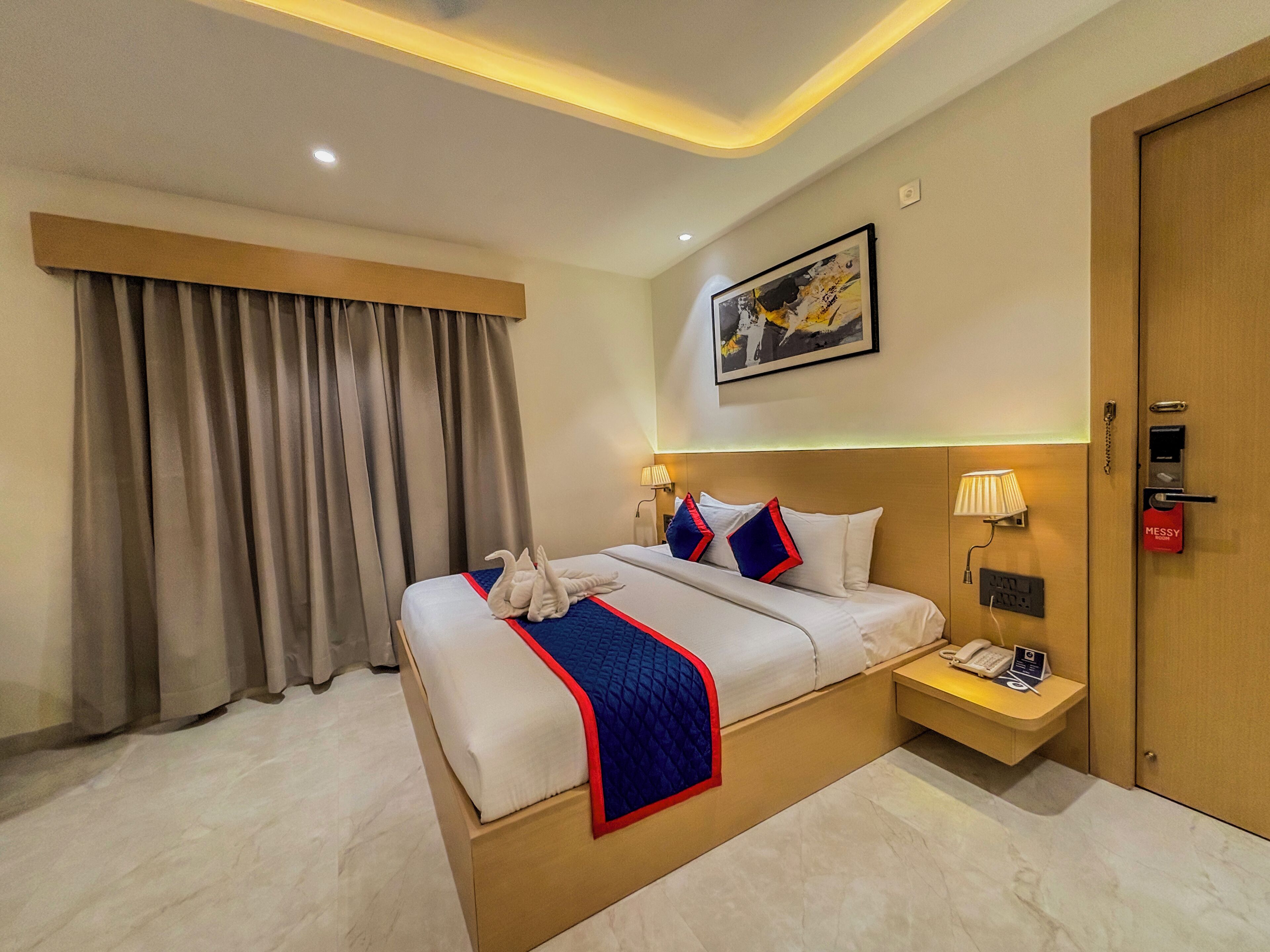 Premium Room | 高档床上用品、客房内保险箱、办公桌、笔记本电脑工作区