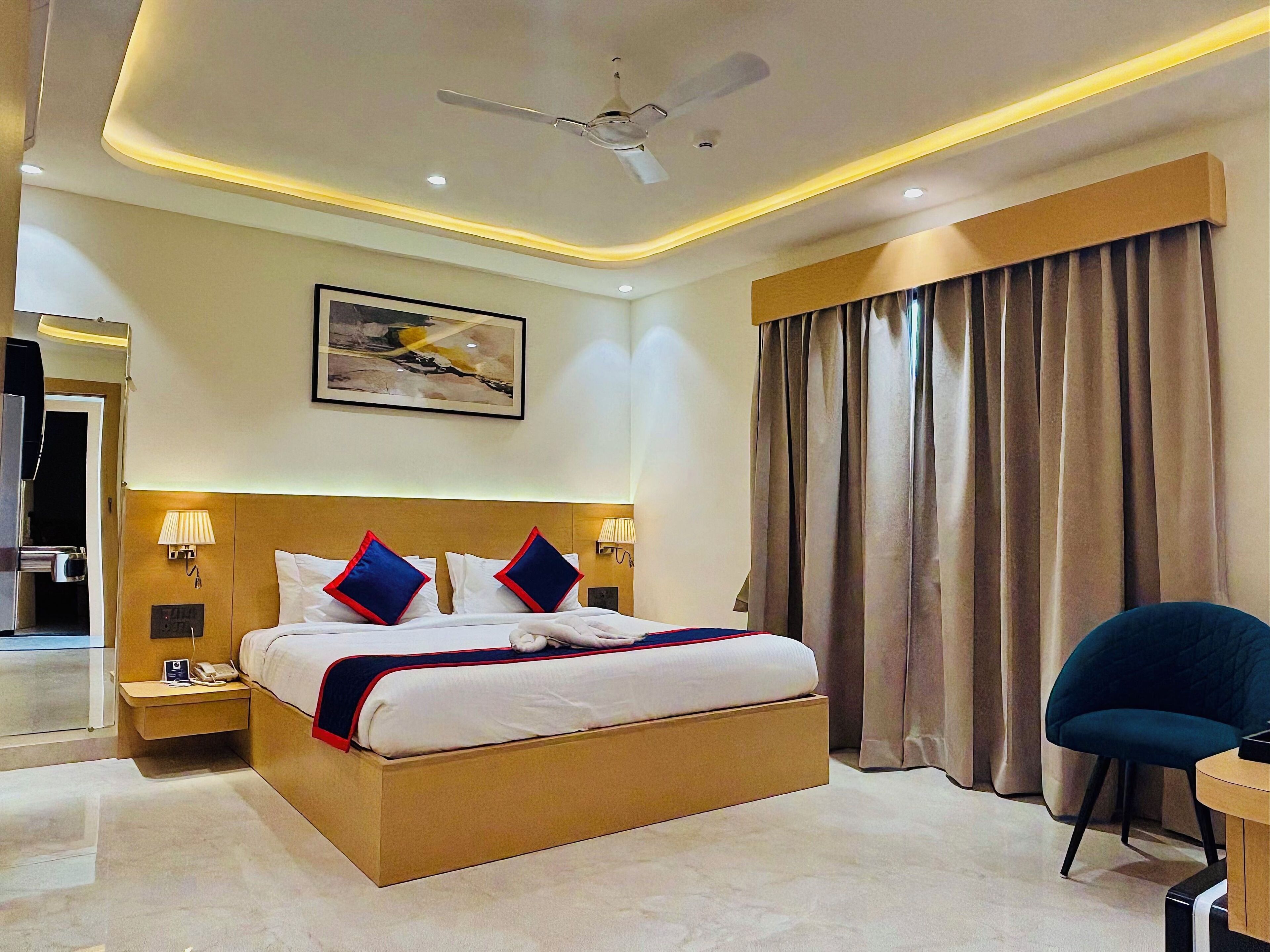 Deluxe Room | Premium bedding, in-room safe, desk, blackout curtains