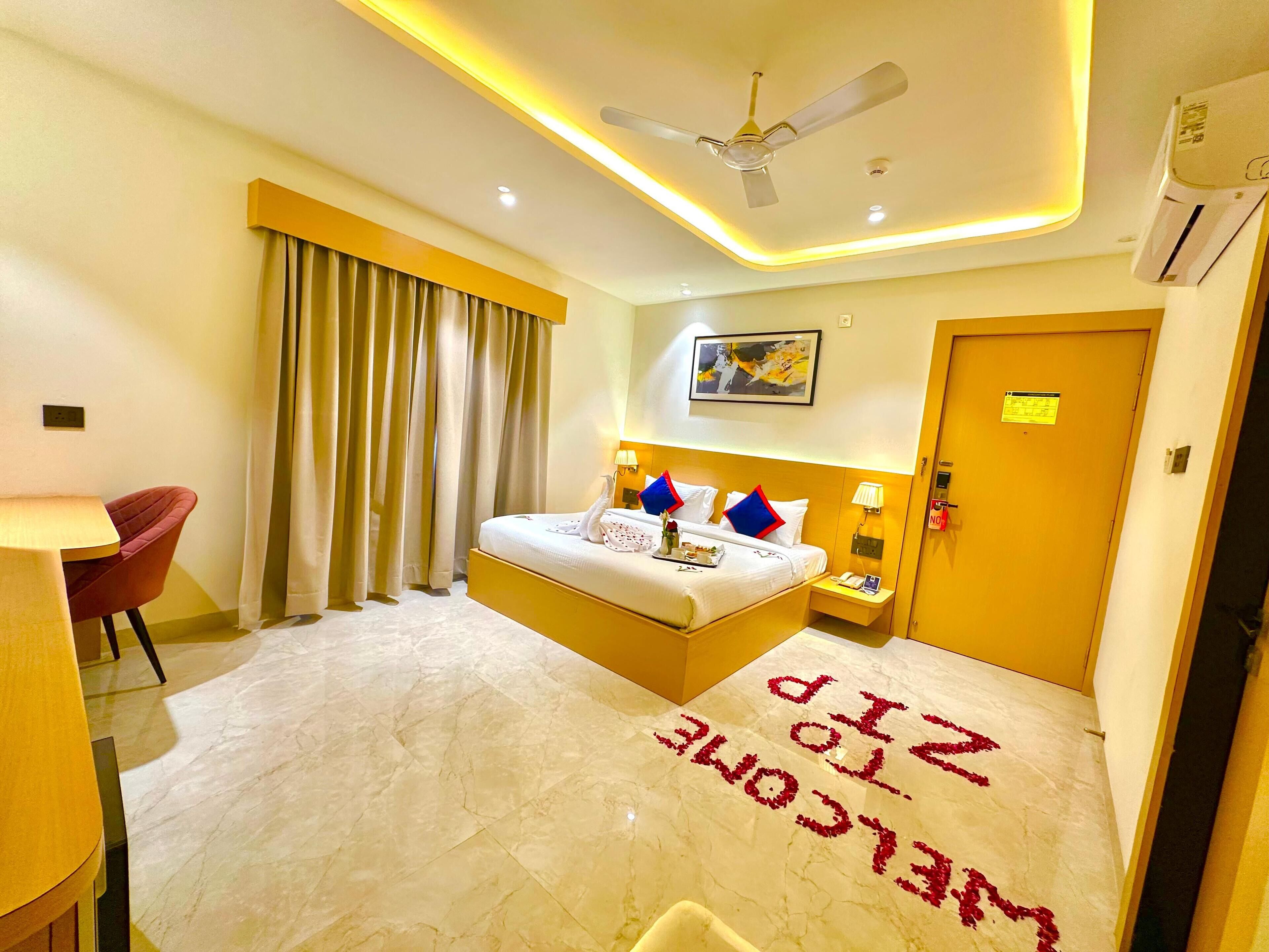 Premium Room | Premium bedding, in-room safe, desk, blackout curtains