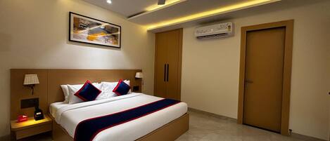 Premium Room | Roupas de cama premium, cofres nos quartos, escrivaninha