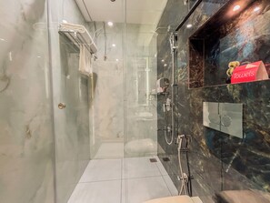 Deluxe Room | Bathroom | Shower, free toiletries, hair dryer, slippers - Zip by Spree Hotels R Group - Near Coaching Hub & Oxy Park (Kota)
