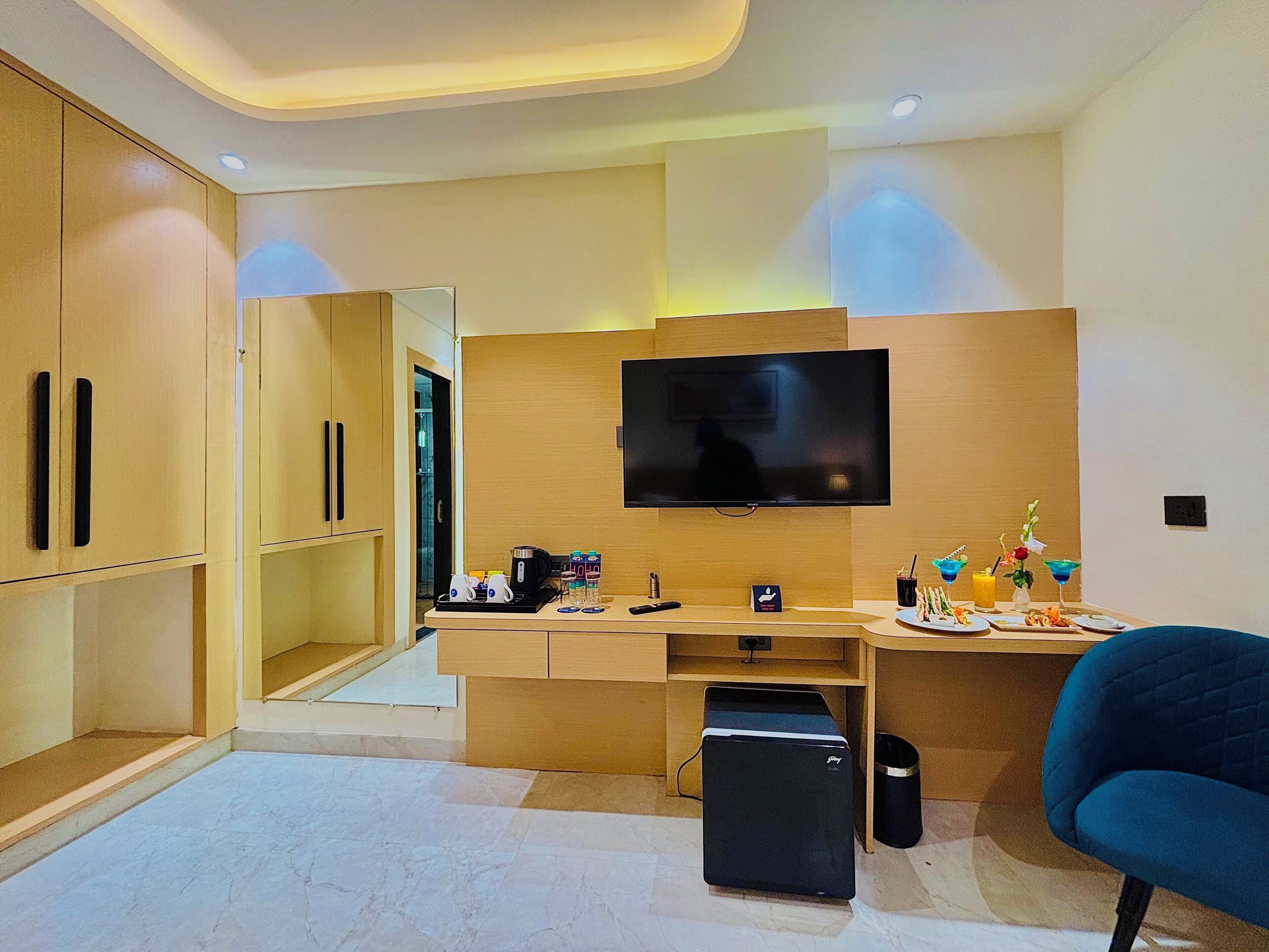 Deluxe Room | Premium bedding, in-room safe, desk, blackout curtains