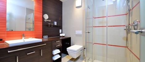 Pancuran mandi, sabun, tisu tandas