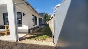 المنطقة المحيطة بالمنشأة