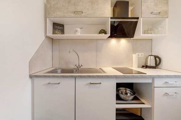 Fridge, microwave, stovetop, electric kettle