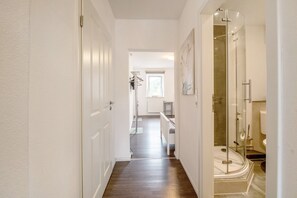 Dusche, Haartrockner, Handtücher