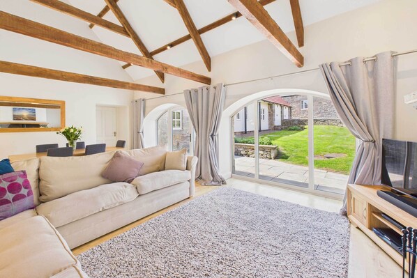 TV, fireplace, DVD player, offices