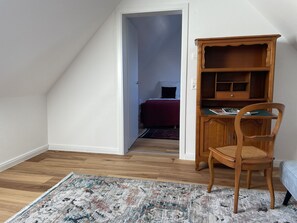 3 室のベッドルーム、アイロン / アイロン台、WiFi、ベッドシーツ