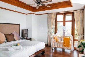 4 habitaciones, acceso a internet y ropa de cama