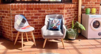 Entire 4 Bedroom House with Swimming Pool, Beautiful and Spacious