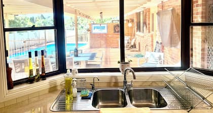 Entire 4 Bedroom House with Swimming Pool, Beautiful and Spacious