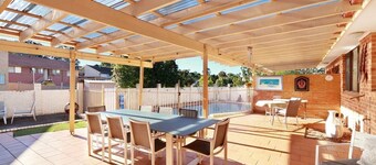 Entire 4 Bedroom House with Swimming Pool, Beautiful and Spacious