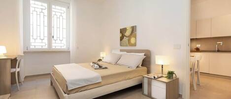 2 bedrooms, desk, iron/ironing board, travel crib