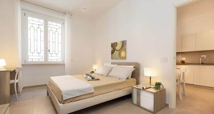 Colosseum Holidays - Marco Aurelio