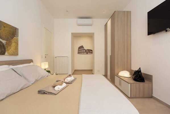 2 bedrooms, desk, iron/ironing board, travel cot