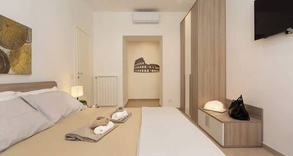 Colosseum Holidays - Marco Aurelio