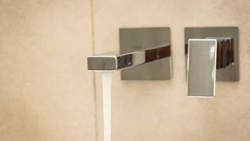 Dusche im Bad