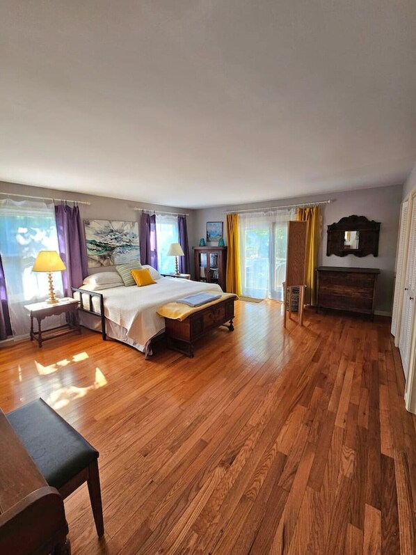 4 bedrooms, iron/ironing board