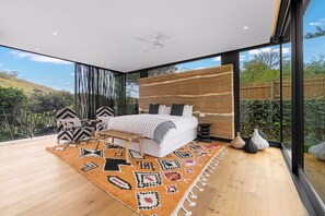 4 bedrooms, iron/ironing board, Internet