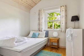 3 bedrooms, iron/ironing board, free WiFi