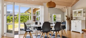 Charming modern summer house 4 min from the beach
