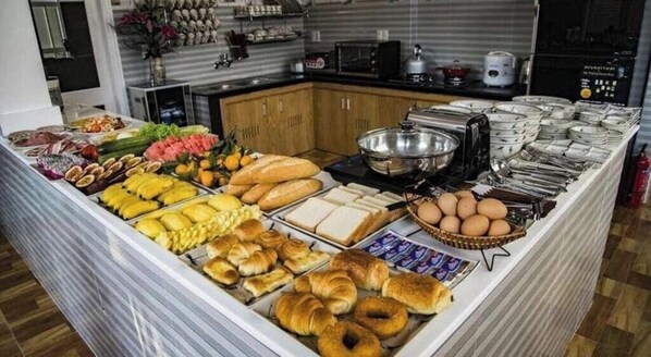 Free daily continental breakfast