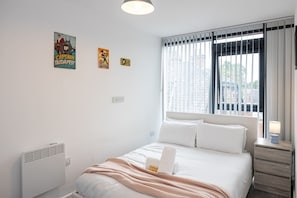 1 habitación, tabla de planchar con plancha, wifi y ropa de cama