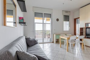 Apartment, 1 Katil Kelamin (Double) dengan Katil Sofa, City View | Ruang tamu | 30 inci televisyen dengan satelit