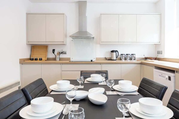 Dining - Stanway Apartments Free Parking (Greater Manchester)