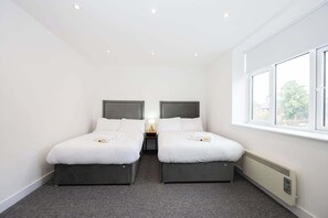 4 bedrooms, iron/ironing board, WiFi, bed sheets