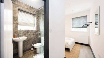 Shower, hair dryer, towels