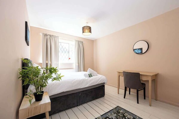 3 間睡房、熨斗/熨衫板、Wi-Fi、床單