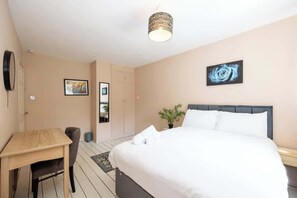 3 slaapkamers, een strijkplank/strijkijzer, wifi, beddengoed