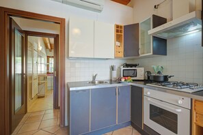 Standard Apartment, Multiple Bedrooms, Mountainside (Eden House - Terrace & View Lake) | Private kitchen