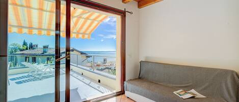 Standard Apartment, 2 Bedrooms, Mountainside (Eden House - Terrace & View Lake) | Lake view