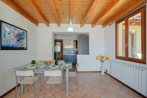 Standard Apartment, Multiple Bedrooms, Mountainside (Eden House - Terrace & View Lake) | Dining