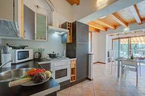 Standard Apartment, 2 Bedrooms, Mountainside (Eden House - Terrace & View Lake) | Private kitchenette