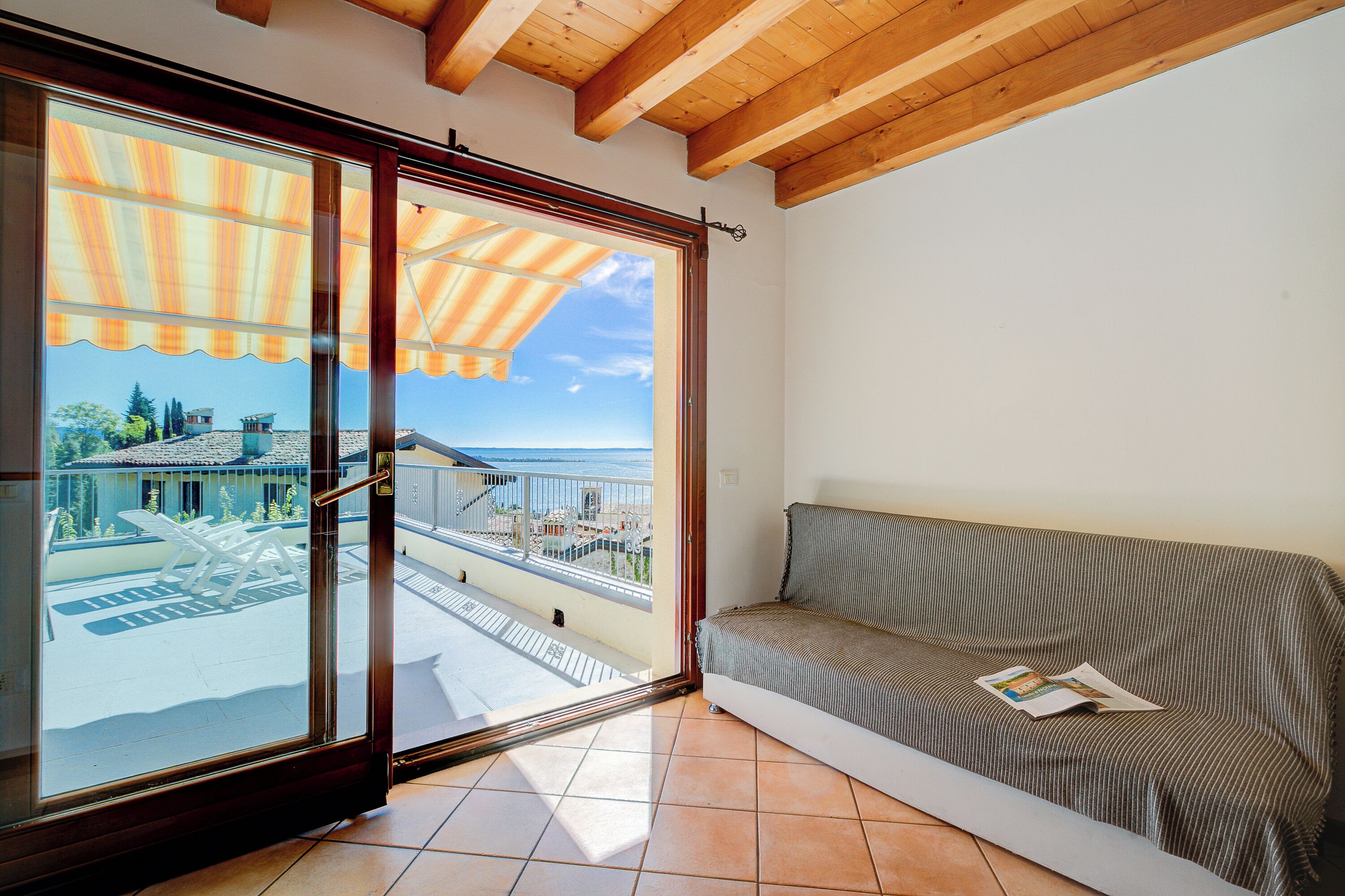 Leilighet – standard, flere soverom, ved fjell (Eden House - Terrace & View Lake) | Oppholdsområde | En 21-tommers Flatskjerm-TV med kabel-kanaler