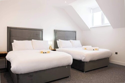Stanway Apartments-Close To Tram, Motorway, Trafford Centre- Free Parking