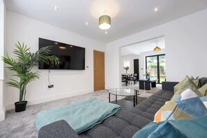 テレビ、書斎 / ワークスペース