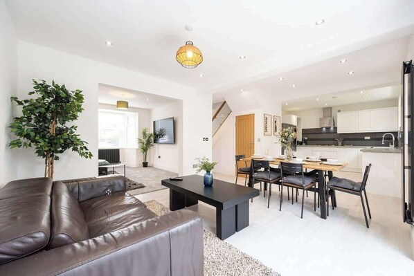 テレビ、書斎 / ワークスペース