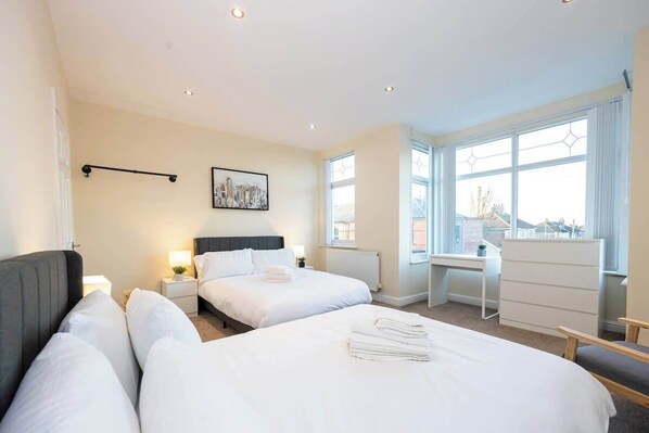 3 bedrooms, desk, iron/ironing board, WiFi