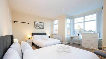 3 Schlafzimmer, Schreibtisch, Bügeleisen/Bügelbrett, WLAN