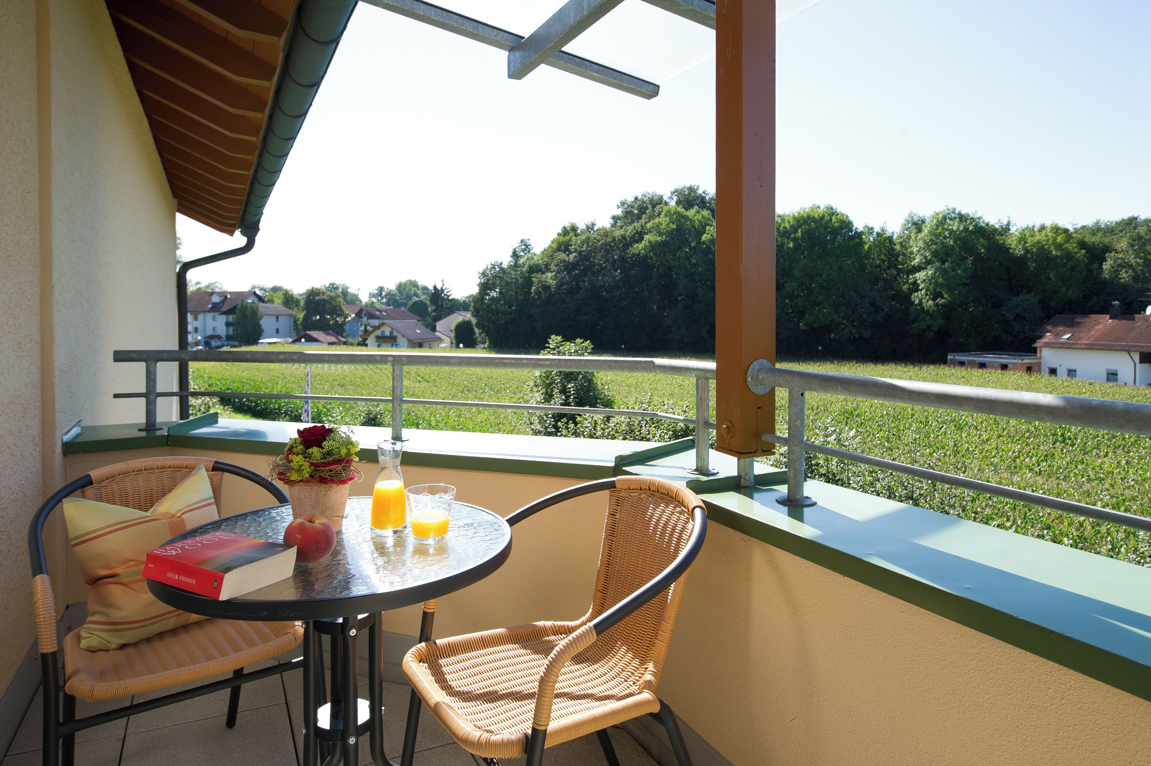 เครื่องนอนระดับพรีเมียม, มินิบาร์, ตู้นิรภัยในห้องพัก, ผ้าม่านกันแสง