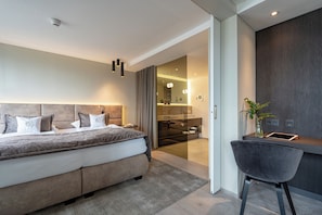 Hochwertige Bettwaren, Minibar, Zimmersafe, Verdunkelungsvorhänge